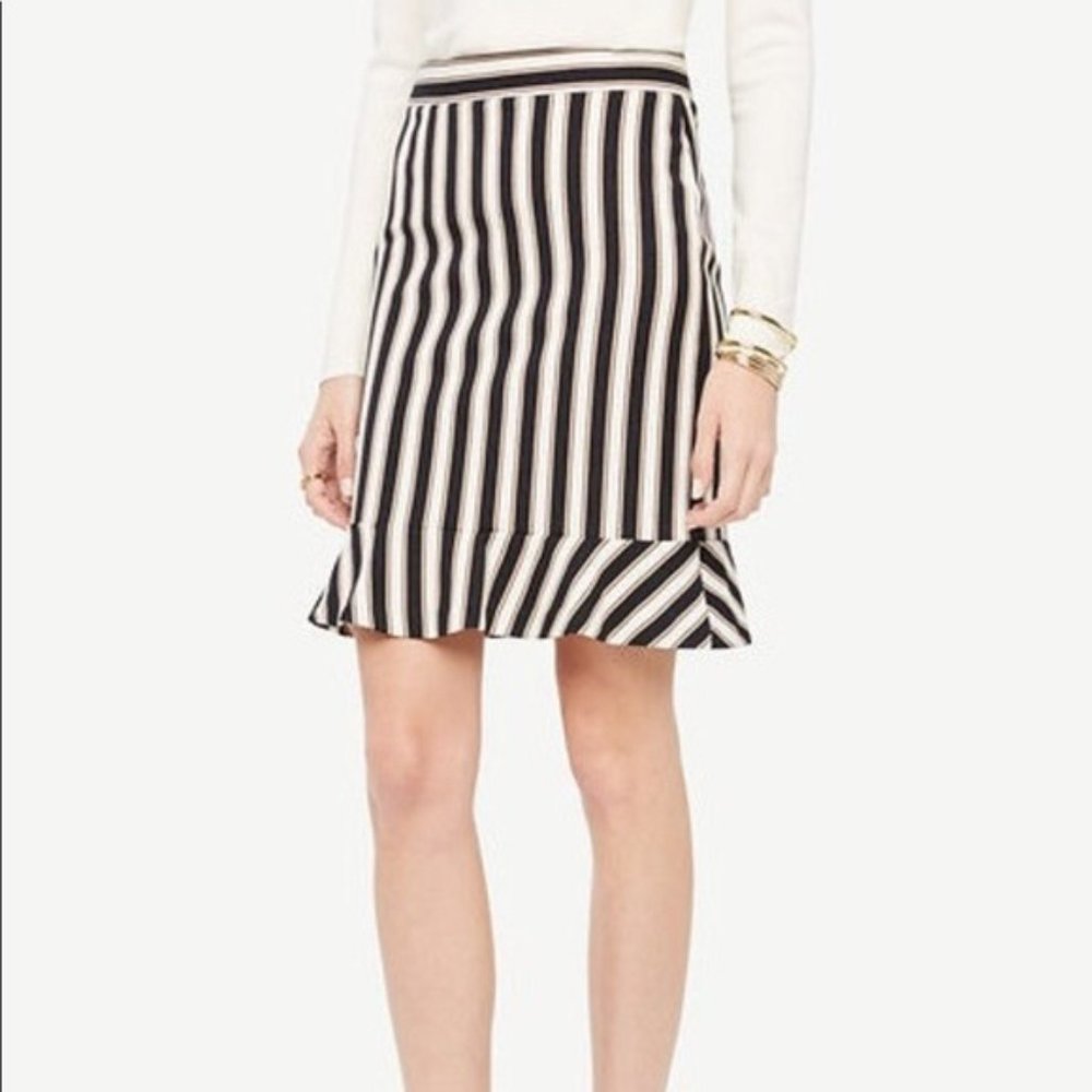 NWT - Ann Taylor - Size 6 - Stripe flare skirt